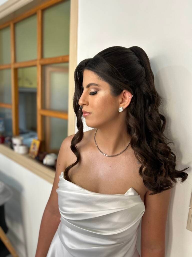Επαγγελματικό νυφικό χτένισμα από hair stylist